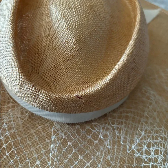 Vintage straw broad brimmed hat with veil - Picture 3 of 7